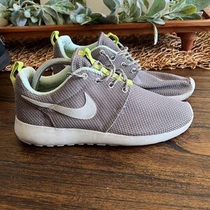 Nike air roshe one women’s running shoes Sz 8.5